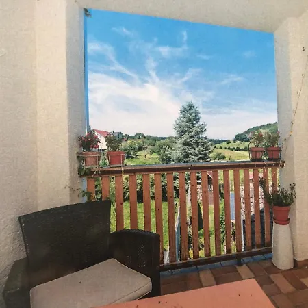 Apartment Gäste- und Monteurhaus mit 5 separaten Schlafzimmern für 9 Personen mit Balkon und eigenem Garten *