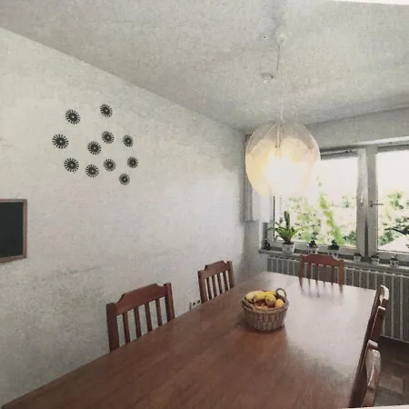 Gaestehaus Mit 5 Separaten Schlafzimmern Fuer 8 Personen , 24 H Check In Apartman