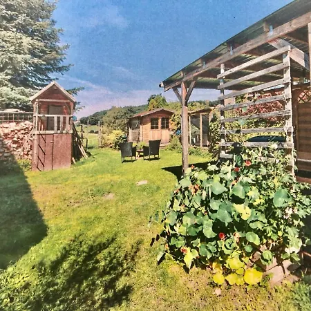 Gäste- und Monteurhaus mit 5 separaten Schlafzimmern für 9 Personen mit Balkon und eigenem Garten *